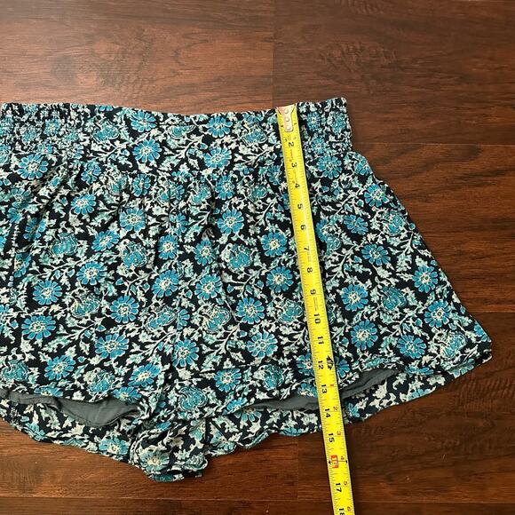 Free People blue floral shorts size XL - Picture 9 of 10